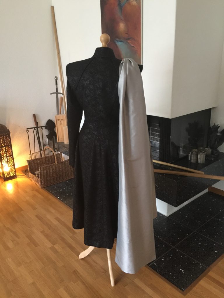 Daenerys silver black Season 7 dress
